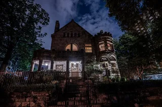 Denver Ghost Tour: Gaslights, Graves, & Gold