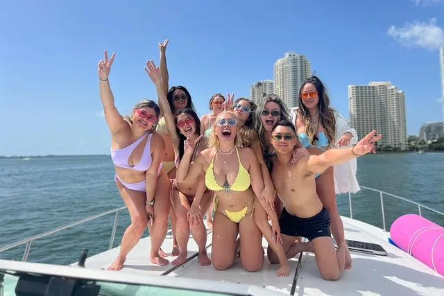 Miami Beach Yacht Adventure - Image 1