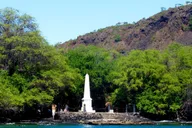 Kona Kealakekua Bay Snorkel and Dolphin Tour 4 hr thumbnail 1