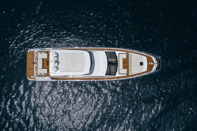 Miami Beach Yacht Tour with Captain Beneteau MC6 Fly - Image 3
