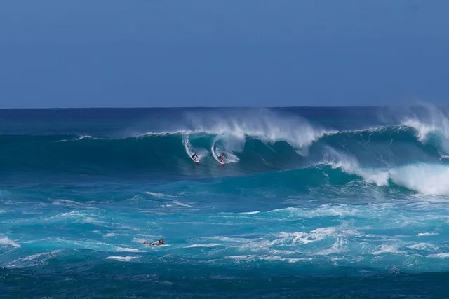Oahu North Shore Tour with Waimea Waterfall - Image 4
