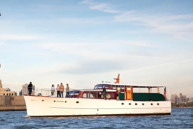 New York Fall Foliage Yacht Cruise - Image 2