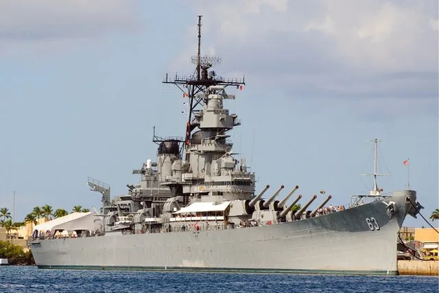 Honolulu Pearl Harbor and USS Arizona Tour - Image 4