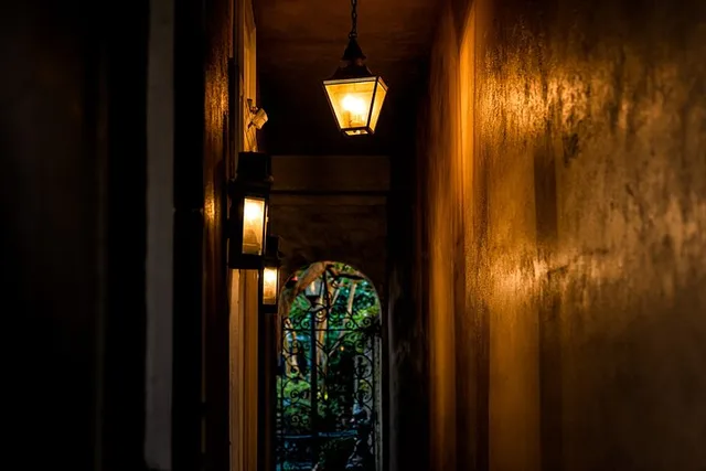 Charleston Pub Crawl - Image 1