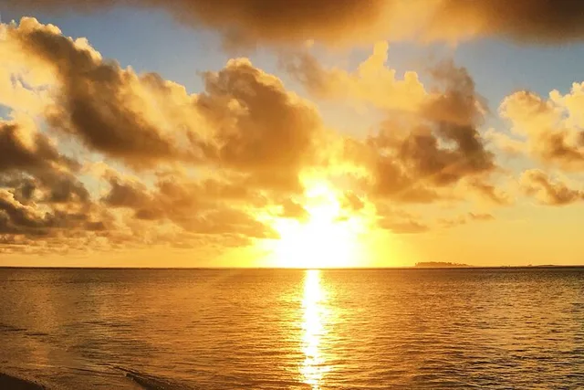 Waikiki Sunset Cruise - Image 1