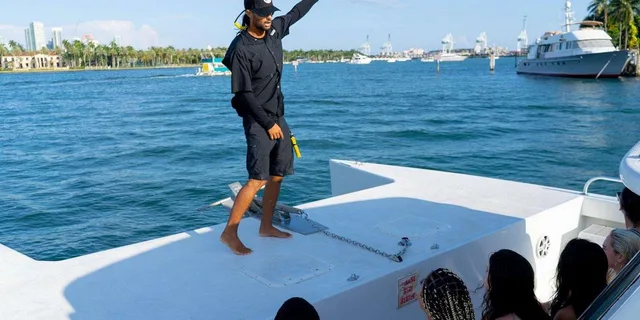 Miami Party Boat with Jet Ski and Open Bar 3 hr - Image 4