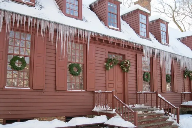 Williamsburg Christmas Decorations Walking Tour - Image 4