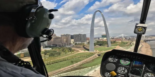 St. Louis Driving Tour with Helicopter & Cruise - Image 6
