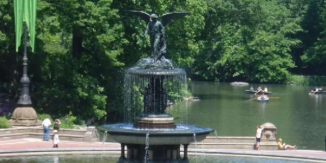 New York Central Park Walking Tour 2 hr - Image 1