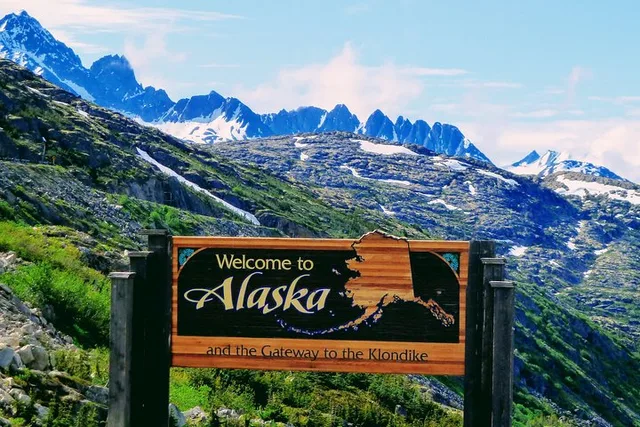Skagway White Pass Summit and City Tour - Image 1