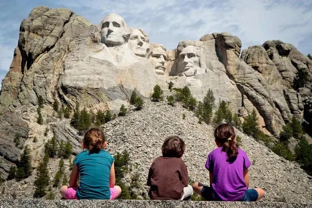 Rapid City Mount Rushmore and Black Hills Tour with Meals and Show - Image 6