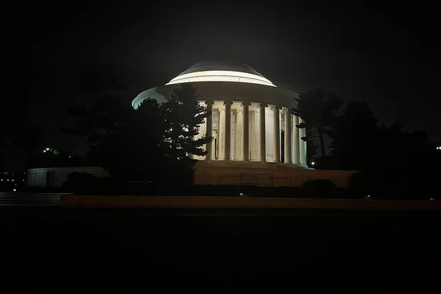 Washington DC Monumental Moonlight Tour - Image 6