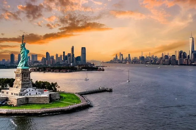 New York City Statue of Liberty and Empire State Building Tour by Car - Image 5