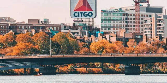 Boston Charles River Fall Foliage Cruise - Image 4