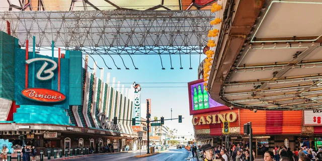 Las Vegas Fremont Street Walking Tour - Image 5