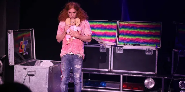 Las Vegas Carrot Top Comedy Show at Luxor - Image 5