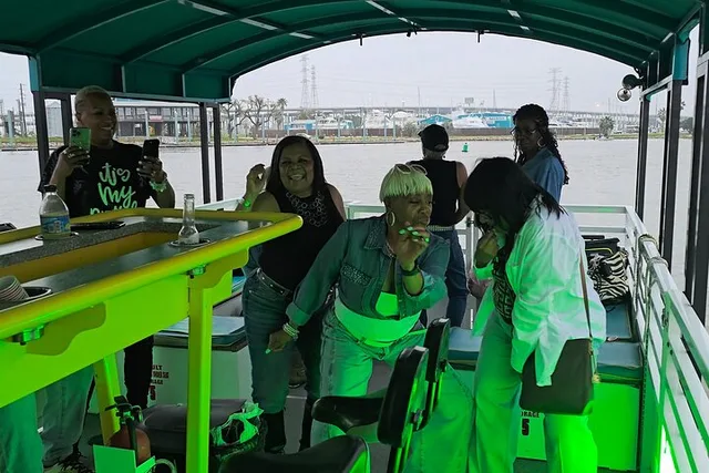 Austin Party Boat on Lake Travis - Image 3