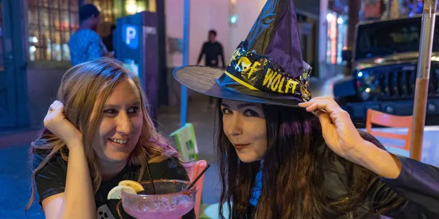 Salem Haunted Pub Crawl - Image 1