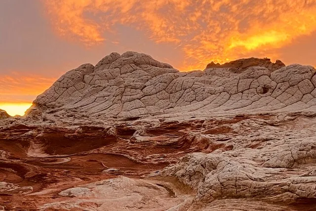 White Pocket Off-Road & Hiking Adventure - Image 1