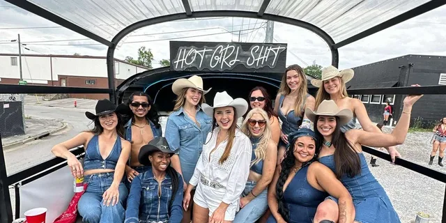 Nashville Roofless Party Bus Tour - Image 4