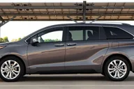 Nashville Airport to Downtown Private Transfer thumbnail 1