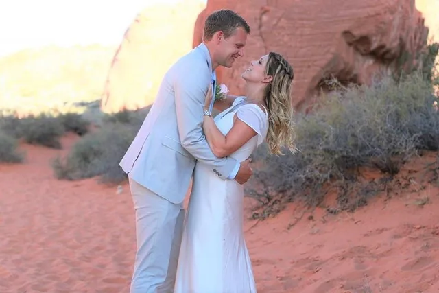 Las Vegas Valley of Fire Wedding by Limousine - Image 5