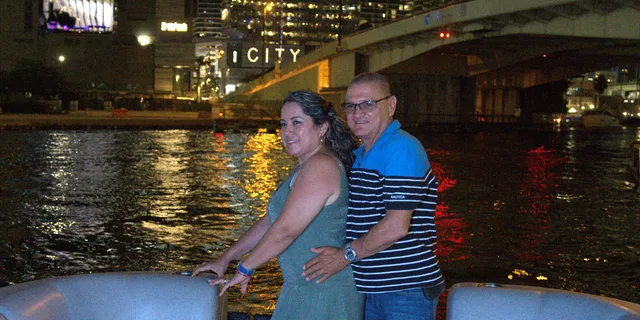 Miami City Lights Boat Tour with Champagne 1.5 hr - Image 2