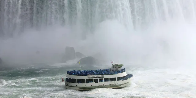 Niagara Falls Maid of the Mist Boat Tour - Image 3