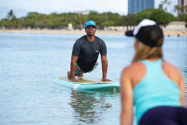 Honolulu Stand-Up Paddle Yoga 75 min - Image 4