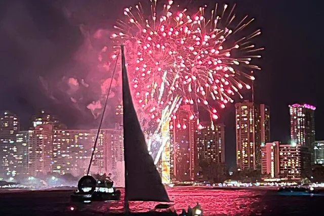Waikiki Fireworks Cruise - Image 4