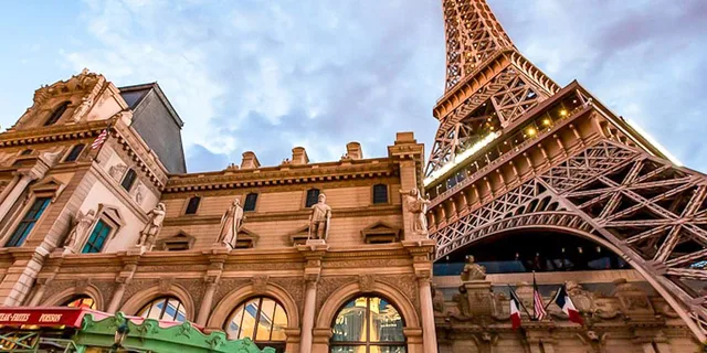 Las Vegas Eiffel Tower Viewing Deck Ticket - Image 6