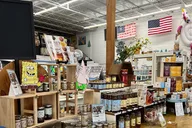 Tybee Island Shopping Tour with Wine thumbnail 2