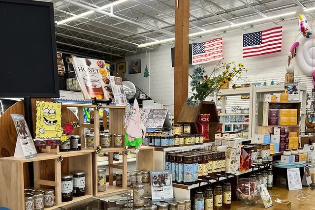 Tybee Island Shopping Tour with Wine - Image 2