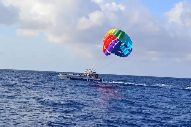 Honolulu Parasailing Adventure 1 hr - Image 6