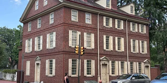 Philadelphia Women of the Revolution Walking Tour 2 hr - Image 2