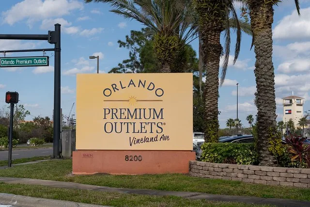 Orlando Shopping Tour to Vineland Outlets - Image 1