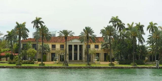 Miami Biscayne Bay Boat Tour with Transportation - Image 4