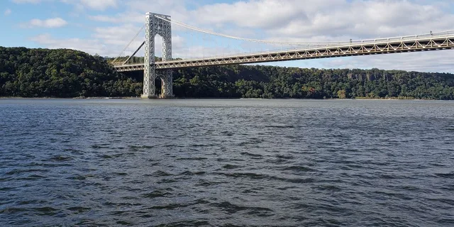 New York Hudson River Fall Foliage Sailing Trip - Image 5