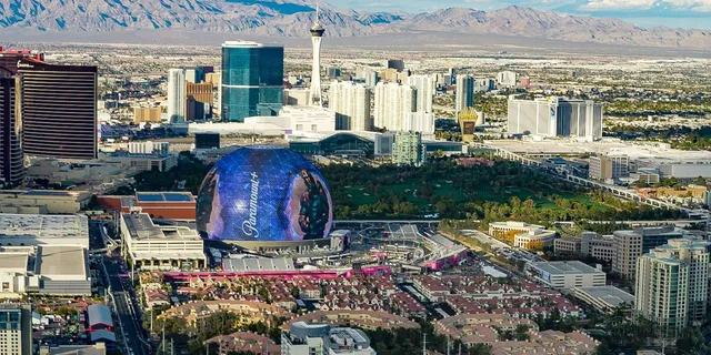 Las Vegas Helicopter Tour: Hoover Dam & Strip - Image 2