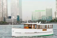 New York City Day Cruise on Small Yacht thumbnail 2