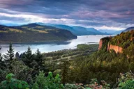 Portland Waterfalls and Wine Tour thumbnail 3