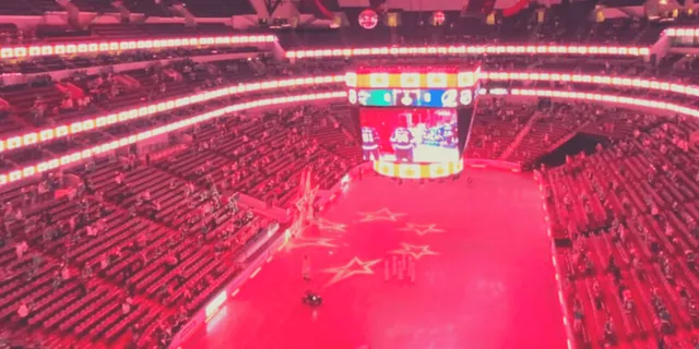 Dallas Ice Hockey Game at American Airlines Center - Image 5