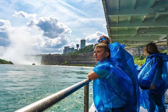 Niagara Falls Maid of the Mist and Cave of the Winds Tour - Image 4