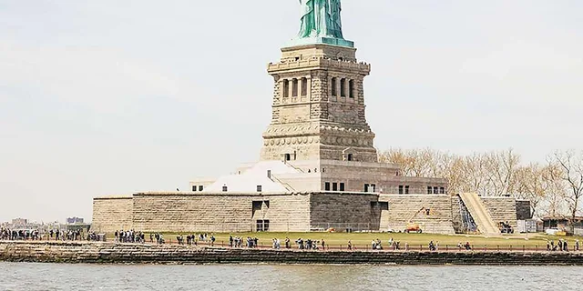 New York City Financial District, 9/11 Memorial & Liberty Tour - Image 6