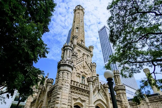 Chicago Walking Tour and Scavenger Hunt - Image 1