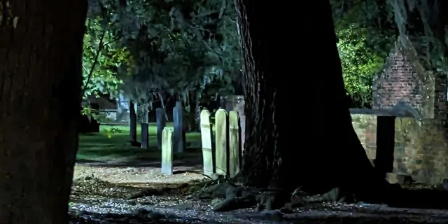 Savannah Paranormal Ghost Walking Tour - Image 2