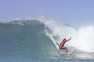Honolulu Surf Lesson with Transportation thumbnail 1