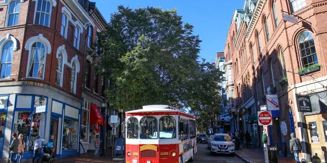Portland Sightseeing Trolley Tour - Image 3