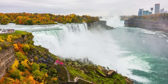 Niagara Falls Guided Tour with Dinner and Fireworks - Image 6