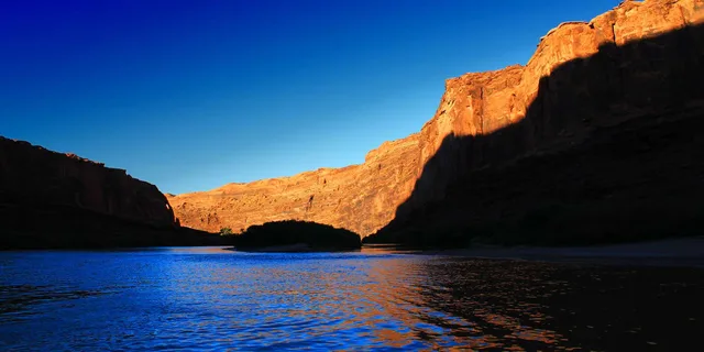 Moab Colorado River Sunset Boat Tour - Image 5